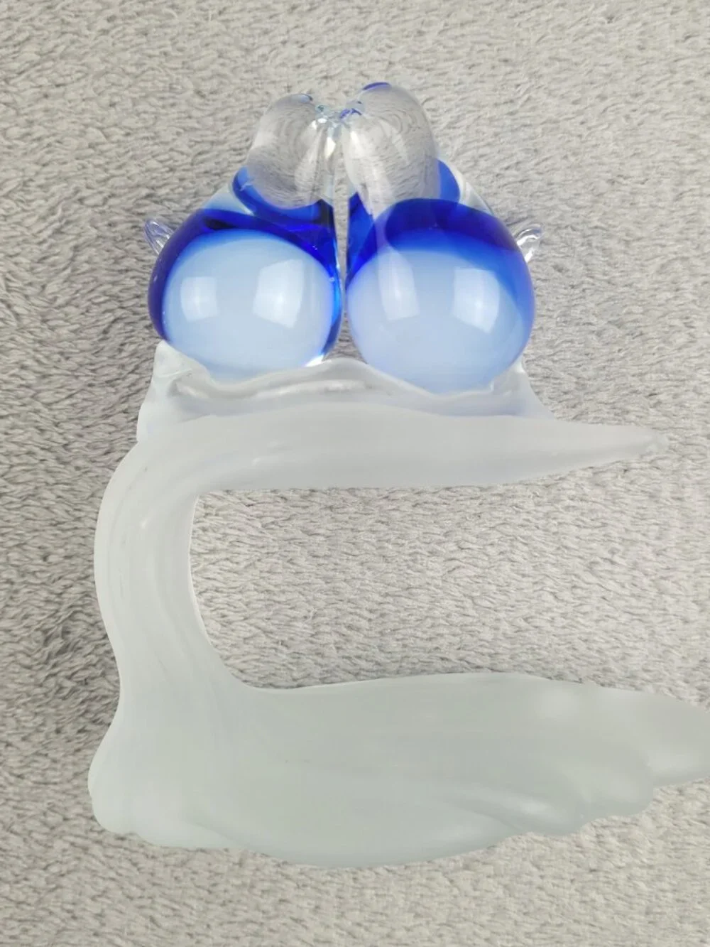 Vtg Hand Blown Art Glass Lovebirds Bluebirds Frosted Satin Wave Glass Figurine
